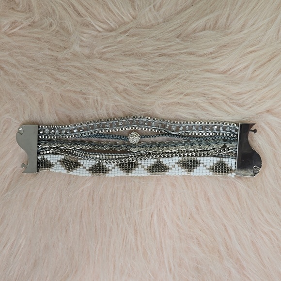 VICTORIA EMERSON layered Silver and beaded Magnetic Bracelet​ - Picture 7 of 9